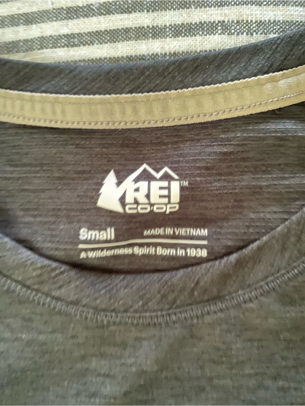 Womens Heather Gray Crew Neck Shirt - Small